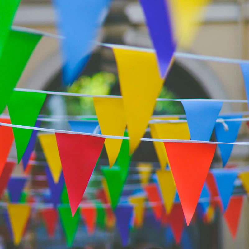 Multifarvet plast vimpel, 10 m.