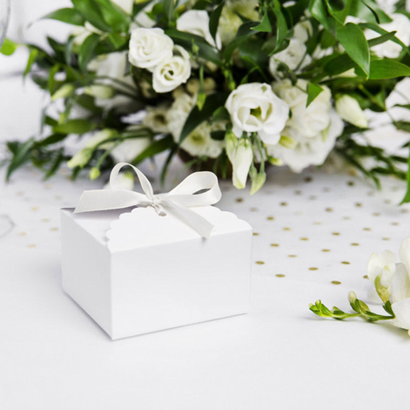 Hvidt satin bånd, 12 mm.