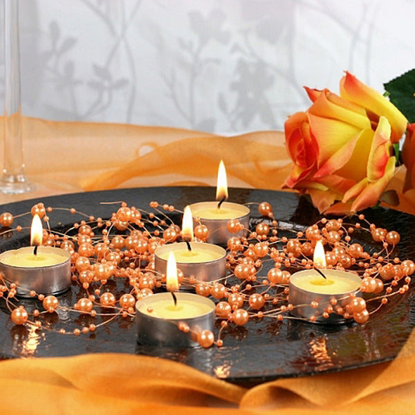 flot orange organza bordløber med perleguirlande