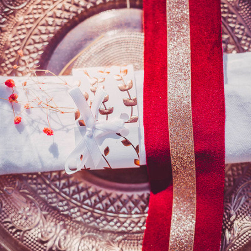 Pynt med rose gold tape på bordet