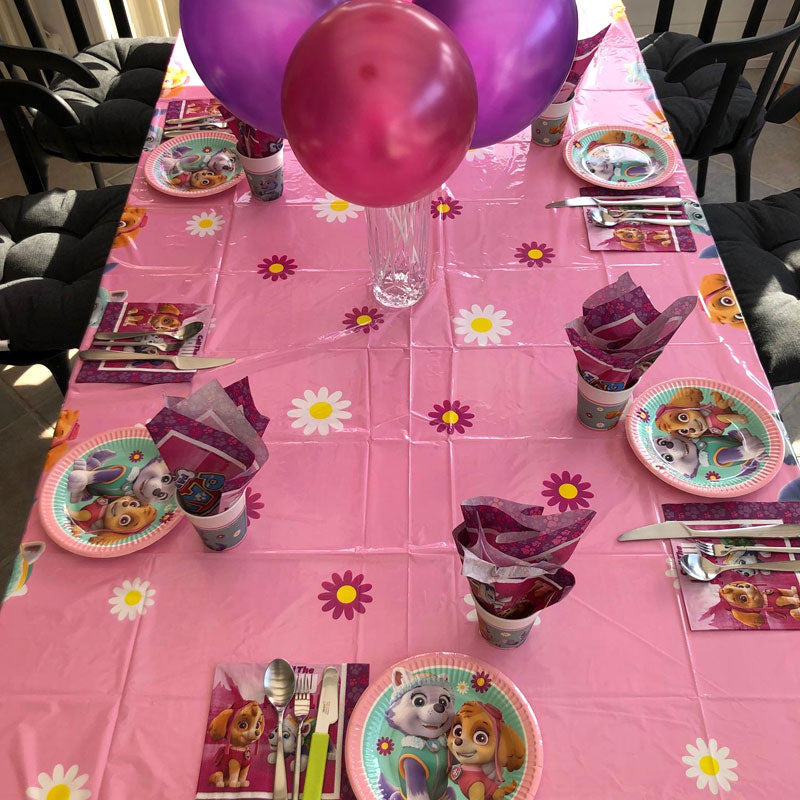 Borddækning med Skye og Everest tilbehør