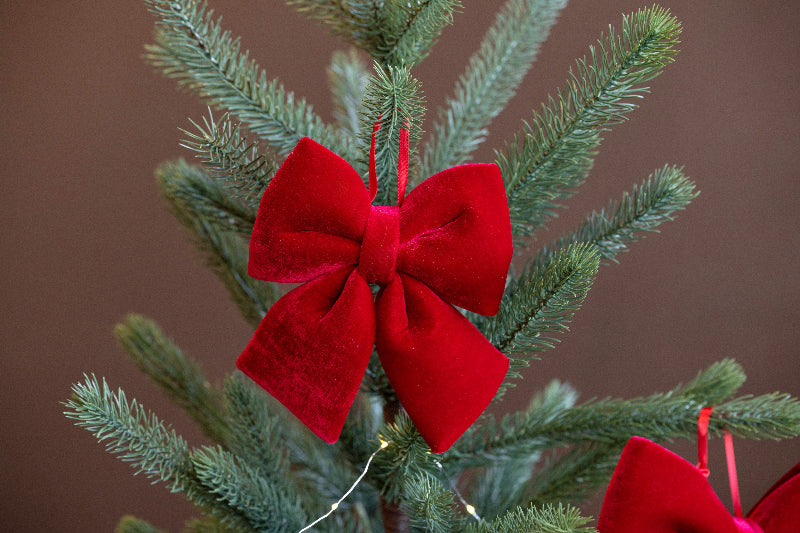 Rød velour sløjfe, 15 x 18 cm.