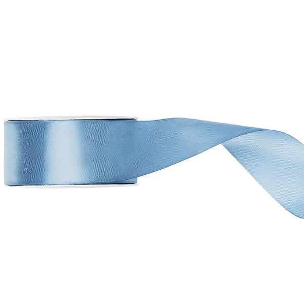 Blå satin bånd, 25 x 25 cm.