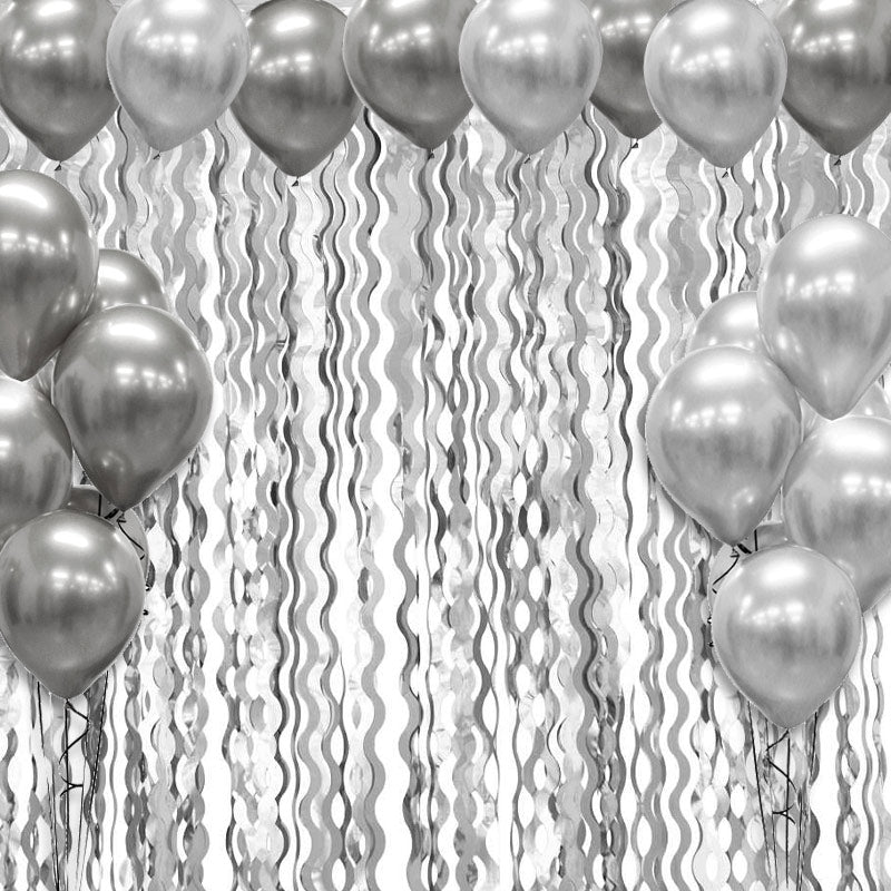 Dørgardin med sølvspiraler og balloner